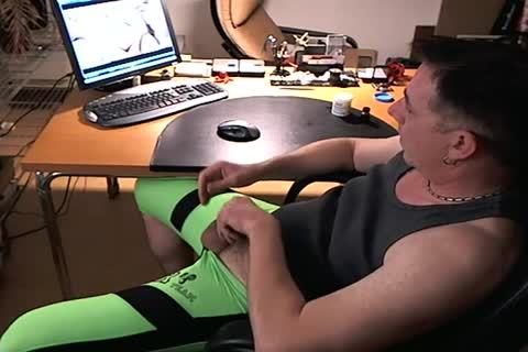 Green Bulge -> Whowdyte spunk