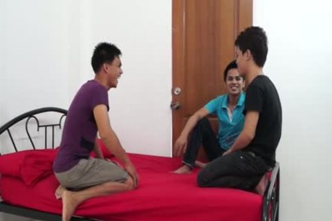 Three teens Daisy Chain anal On The bed