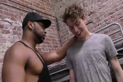 biggest dark man plowing A Whiteboi In The Prison
