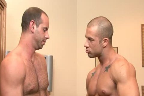 Girth Brooks & 10-Pounder Daily - guys Hard At Work